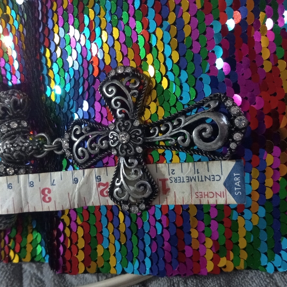 Cross necklace 16 or 17inches with a 3 inch adjustment chain - Picture 2 of 7